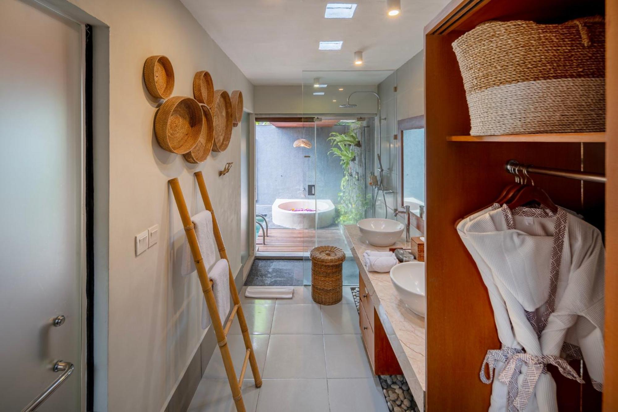 Seminyak Sanctuary Villa By Ini Vie Hospitality Legian Eksteriør bilde